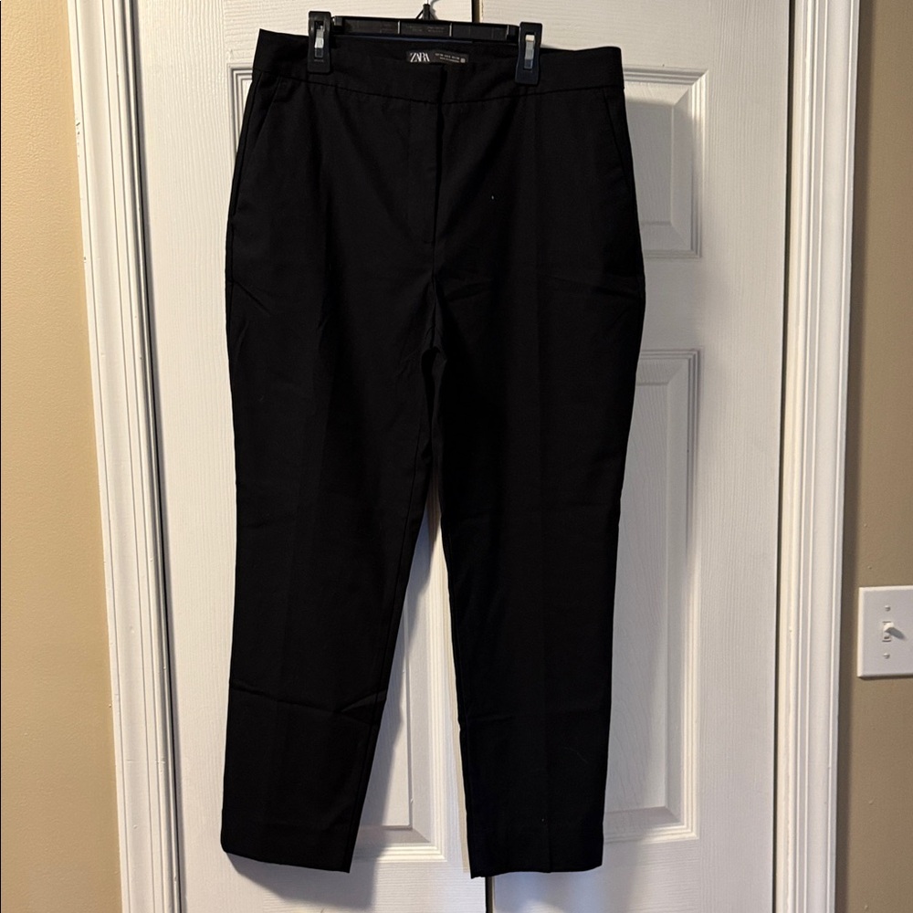 Zara Women's Black Cropped Pants